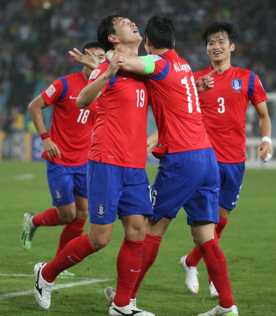 김영권 추가골 26일 호주 시드니의 스타디움 오스트레일리아에서 열린 2015 AFC 아시안컵 준결승 한국 대 이라크 경기. 김영권이 추가골을 넣은 뒤 환호하고 있다. 사진=연합뉴스